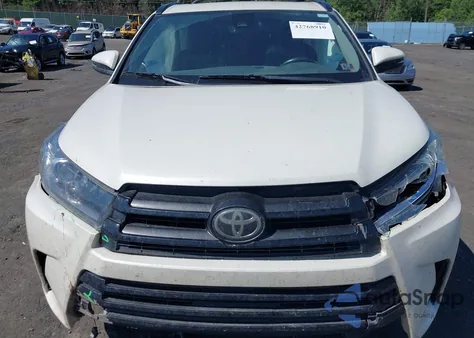 2017 Toyota Highlander Xle z USA, uszkodzony, nr VIN 5TDJZRFH4HS519587